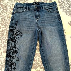simply Vera Wang denim jeans 👖, blue, flower embroidery , size 8